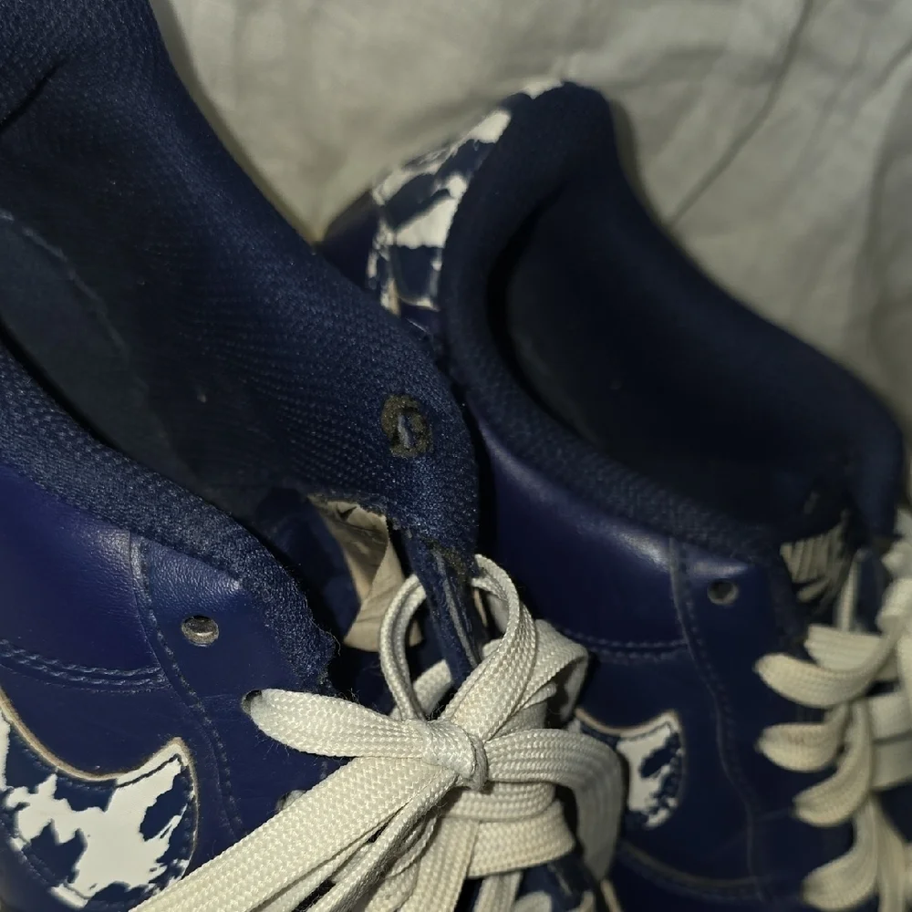(J36) Nike Navy and Cream Casual Sneakers
